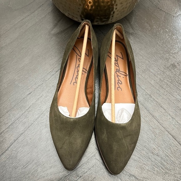 Zodiac Hill Pointy Toe Flat in Dark Olive - Picture 5 of 9